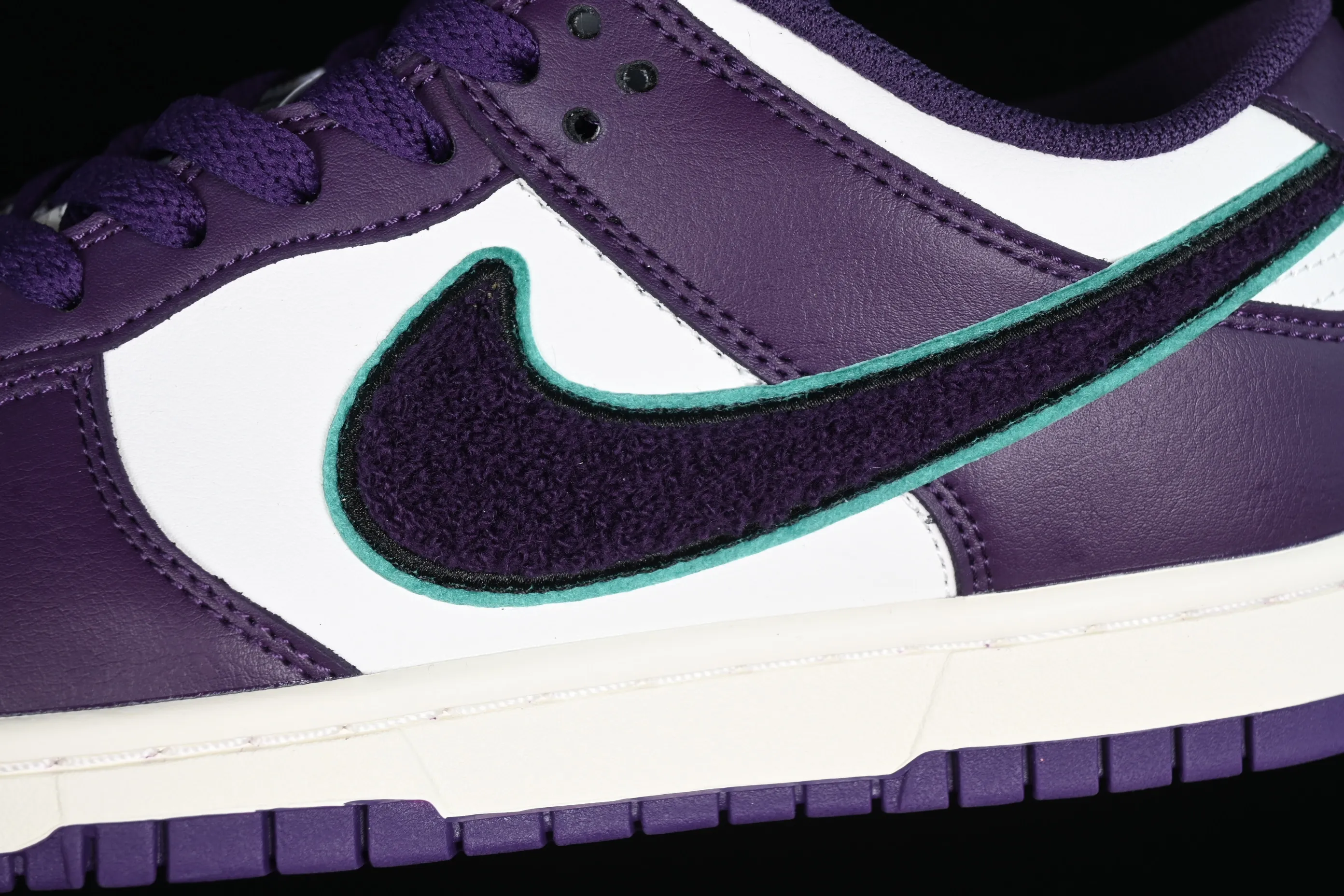 All Categories Nk SB Dunk Series Nk SB Dunk Low Low-top sneakers Nk SB Dunk Low "Chenille Swoosh" Chenille SB low-top sports and leisure sneakers DQ7683-100